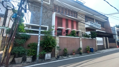 Rumah Apik 2 Lantai Utan Kayu Utara, Matraman. Dkt ke Jl Pramuka