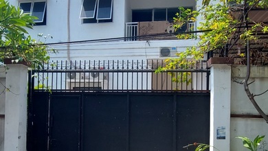 Rumah 2 Lantai di Jl Kramat Baru, Senen. Dkt ke Jl Kramat Raya