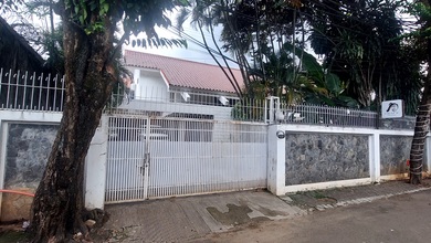 Rumah Asri Di Jl Kemang Selatan X, Bangka. Dkt Ke Jl Antasari