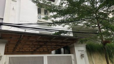 Rumah Apik 2 Lantai di Perum Puri Bunga, Cilandak Timur, Pasar Minggu