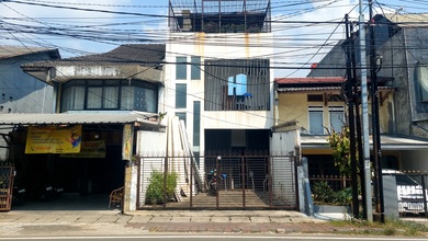 Ruang Usaha 2.5 Lantai di Jl Malaka Raya, Duren Sawit. Dkt ke Pondok Kopi
