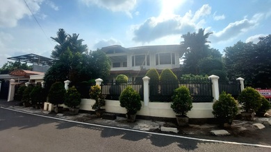 Rumah Hook 2 Lantai di Jl Mundu, Rawamangun. Dkt ke Jl Pemuda