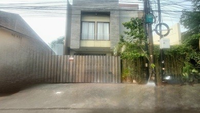 Rumah Apik 2 Lantai di Jl Kemandoran Pluis, Kebayoran Lama. Dkt ke Palmerah dan Slipi