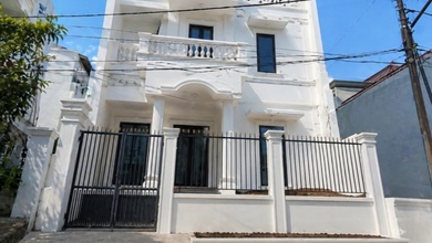 Pluit Barat. Rumah Bagus Hitung Tanah Saja