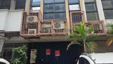 Boulevard Timur Raya, Kelapa Gading. Ruko 3 Lantai Harga Termurah.
