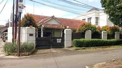 Cilandak Taman Wijaya Kusuma. Rumah Hitung Tanah View Taman.
