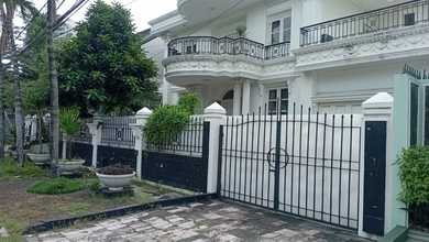 Kartika Utama, Pondok Indah. Rumah Besar Hitung Tanah Saja