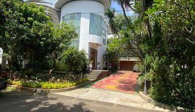 Riverpark Bintaro Jaya Sektor 8. Rumah Mewah Banting Harga.