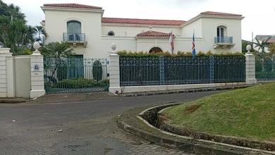 Lebak Lestari Indah, Lebak Bulus. Rumah Mewah Jauh Dibawah Harga Pasaran.