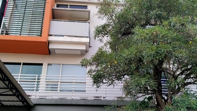 Ruko harga miring komp Thamrin Residences penghasil dollar tanah Abang Jakarta pusat 