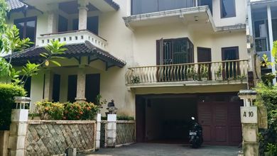 Rumah harga miring lt 600mtr perum bukit pratama Lebak bulus Jakarta Selatan 