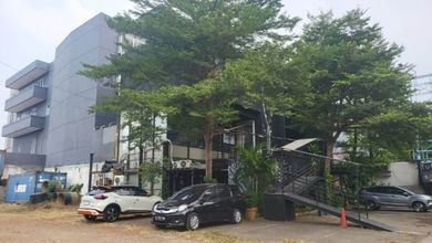 Cafe dan gudang lt 1.694mtr harga miring jalan panjang kebon jeruk jarang ada SHM 