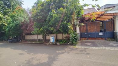 Rumah harga miring jual tanah bonus bangunan lt 550mtr permata Hijau SHM Jakarta Selatan 