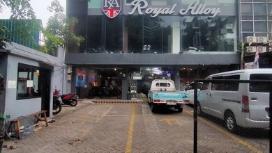 Showroom Harga Miring Lokasi Penghasil Dollar Jln Kebayoran Lama Kebon Jeruk Jarang Ada 