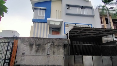 Jual Cepat Rumah Elit di Intercon, Jakarta Barat, Luas 294 m2