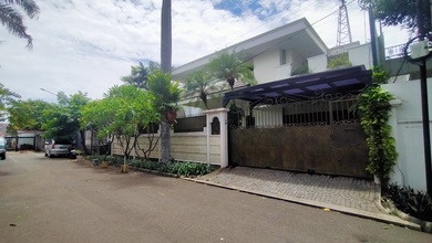 Rumah di obral harga miring jln zamrud permata Hijau lt 550mtr  Jakarta Selatan 
