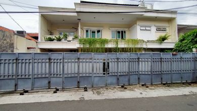 Jual Rumah Siap Tinggal di Gudang Peluru, Jakarta Selatan, Luas 360 m2