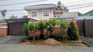 Rumah Hoek Kav Dki Harga Miring Lt335mtr SHM Jakarta Barat