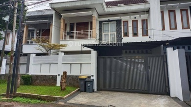 Rumah modern yg luas di lingkungan Strategis 