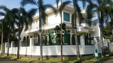 Puri Indah Rumah Cantik Hook 2,5 Lt SHM