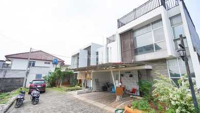 Rumah Modern Cibubur Dalam Townhouse