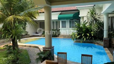 Rumah Cantik Villa Cinere Ada Pool Shm