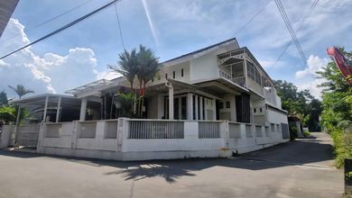 Rumah Cantik 2lt Jl Bakungan Sleman Shm