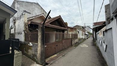 Rumah Lama Burangrang Dekat Pusat Kota