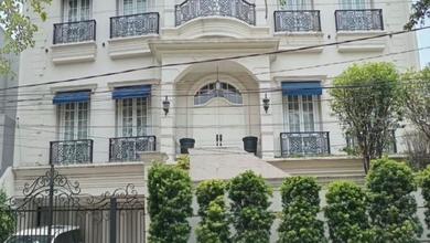 Rumah Cantik dan Asri 3 Lantaai di Pulomas