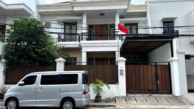 Rumah 2 Lantai, Cantik dan Asri di Cempaka Putih Aman Dari Banjir