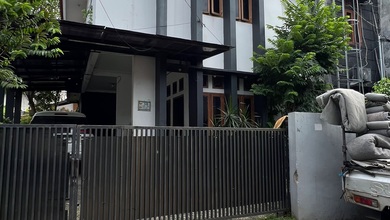 Rumah Cantik 2 LT - Dibawah Harga Pasar - Jarang Ada