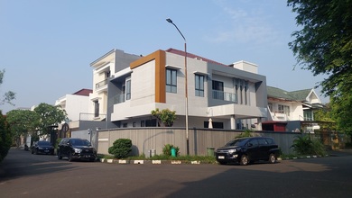 Jual Segera Rumah Mewah di Permata Buana, Jakarta Barat, LT 273 m2