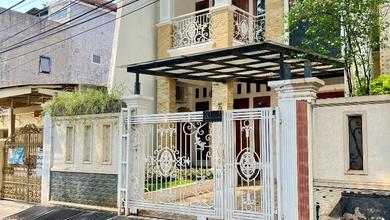 Rumah Asri dan Cantik 2 Lantai SHM di Cempaka Putih