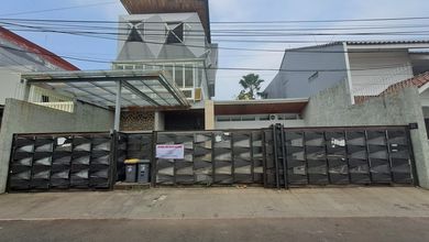 Rumah Modern  Jl Delta Sari Blok F 1 Gandaria Kebayoran.baru