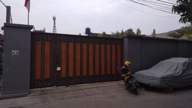 Rumah Modern di Mampang Prapatan, Jakarta Selatan, LT 350 m2