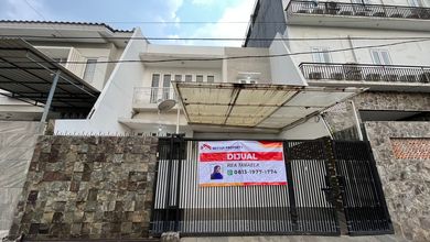 Rumah 2 Lantai di Puri Indah SHM Bagus