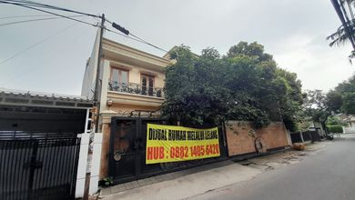 Rumah dekat toll di Bintaro jaya sektor 1 jl Kenanga ujung bintaro jaksel 